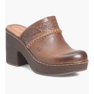 Born Brown Clog NWT Size 6